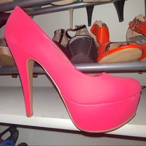 Flamingo pink platform pump. Size 9